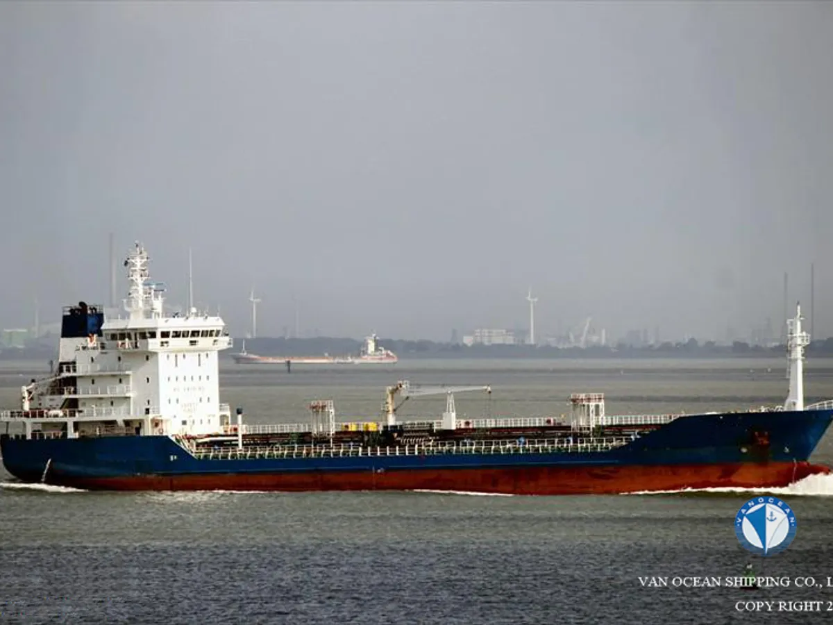 Oil/Chemical tanker for sale