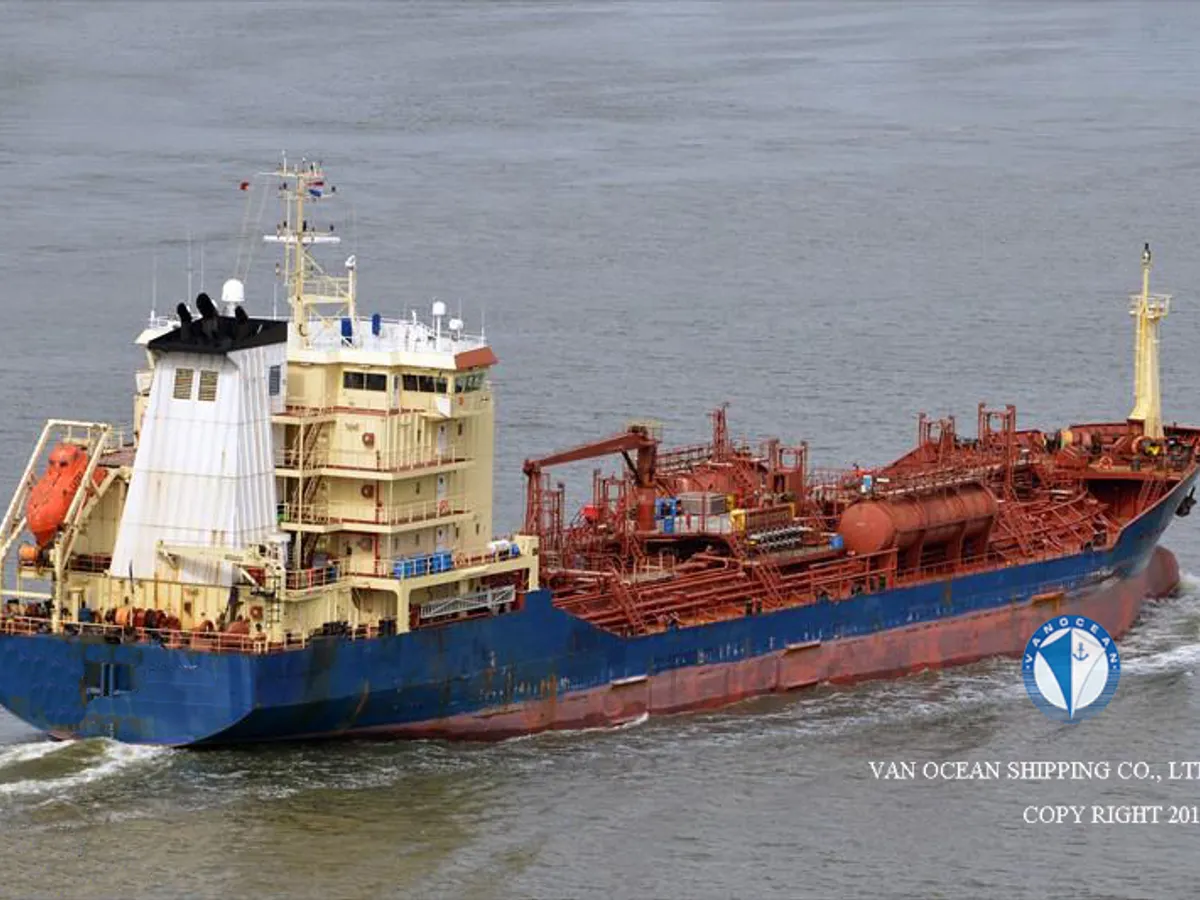Oil/Chemical tanker for sale