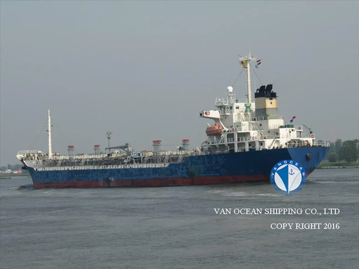 Oil/Chemical tanker for sale