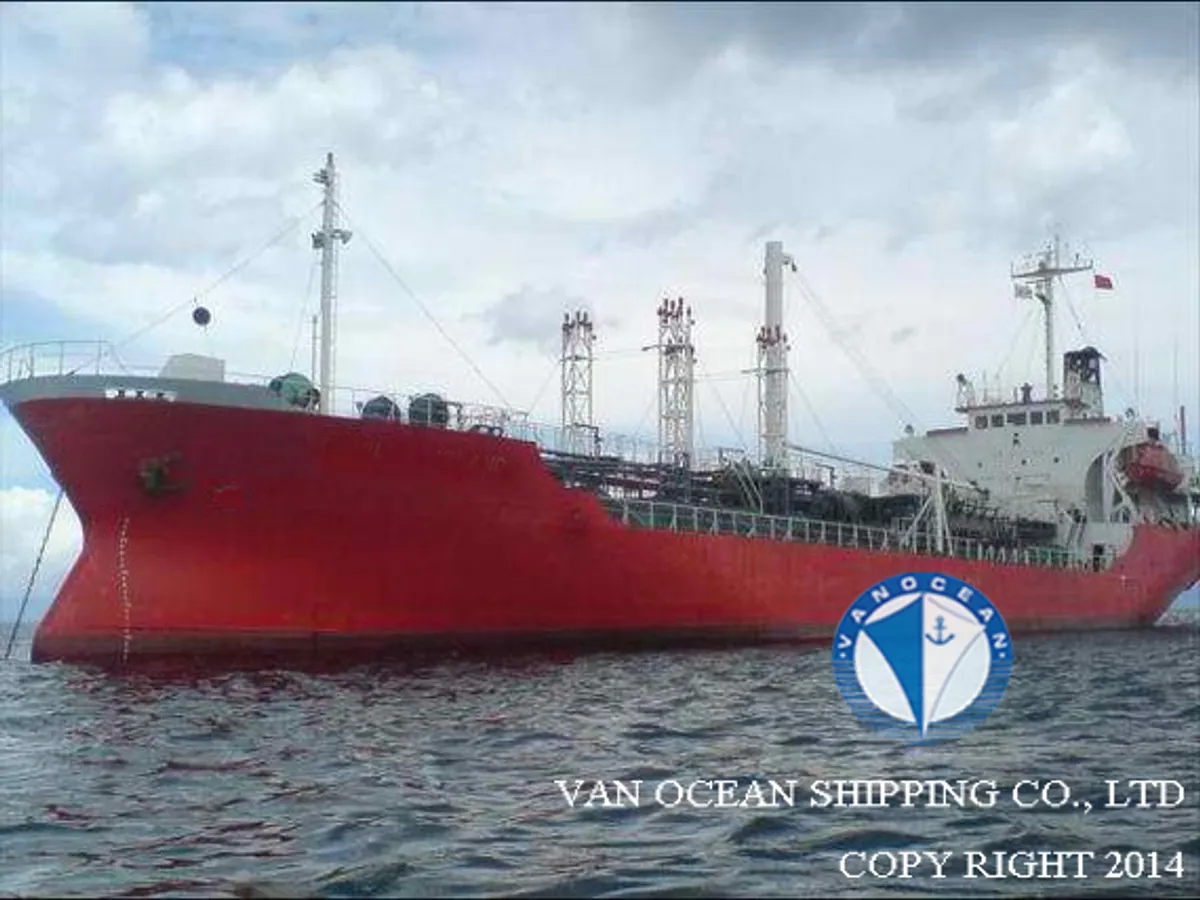 Oil/Chemical tanker for sale