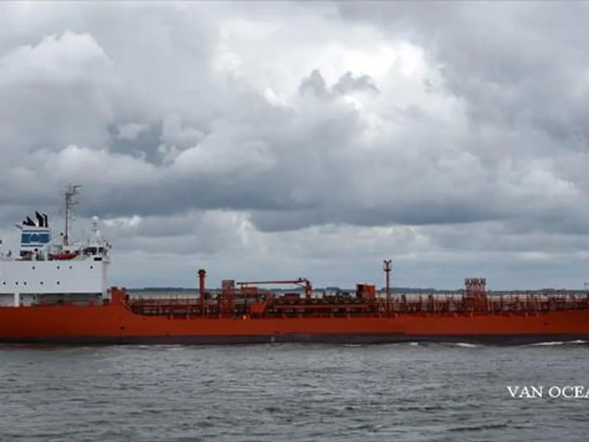 Oil/Chemical tanker for sale