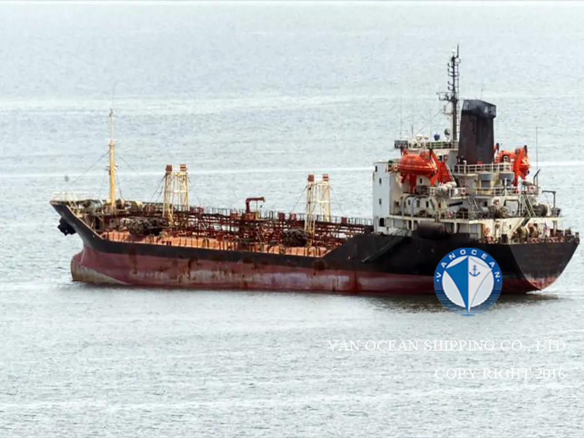 Oil/Chemical tanker for sale