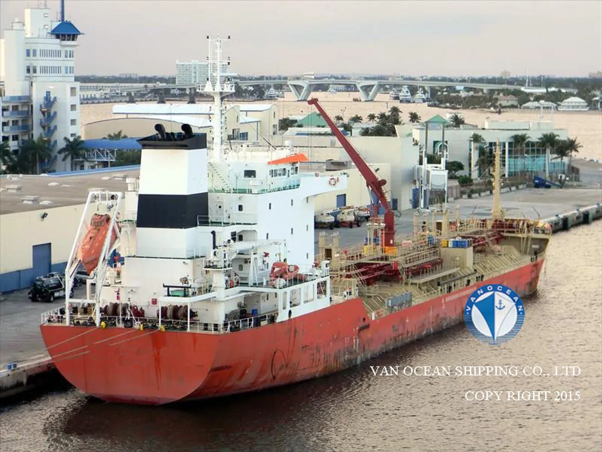 Oil/Chemical tanker for sale
