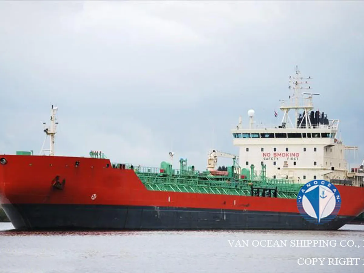 Oil/Chemical tanker for sale