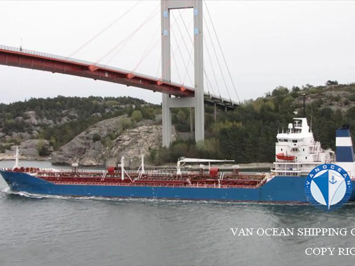 Oil/Chemical tanker for sale