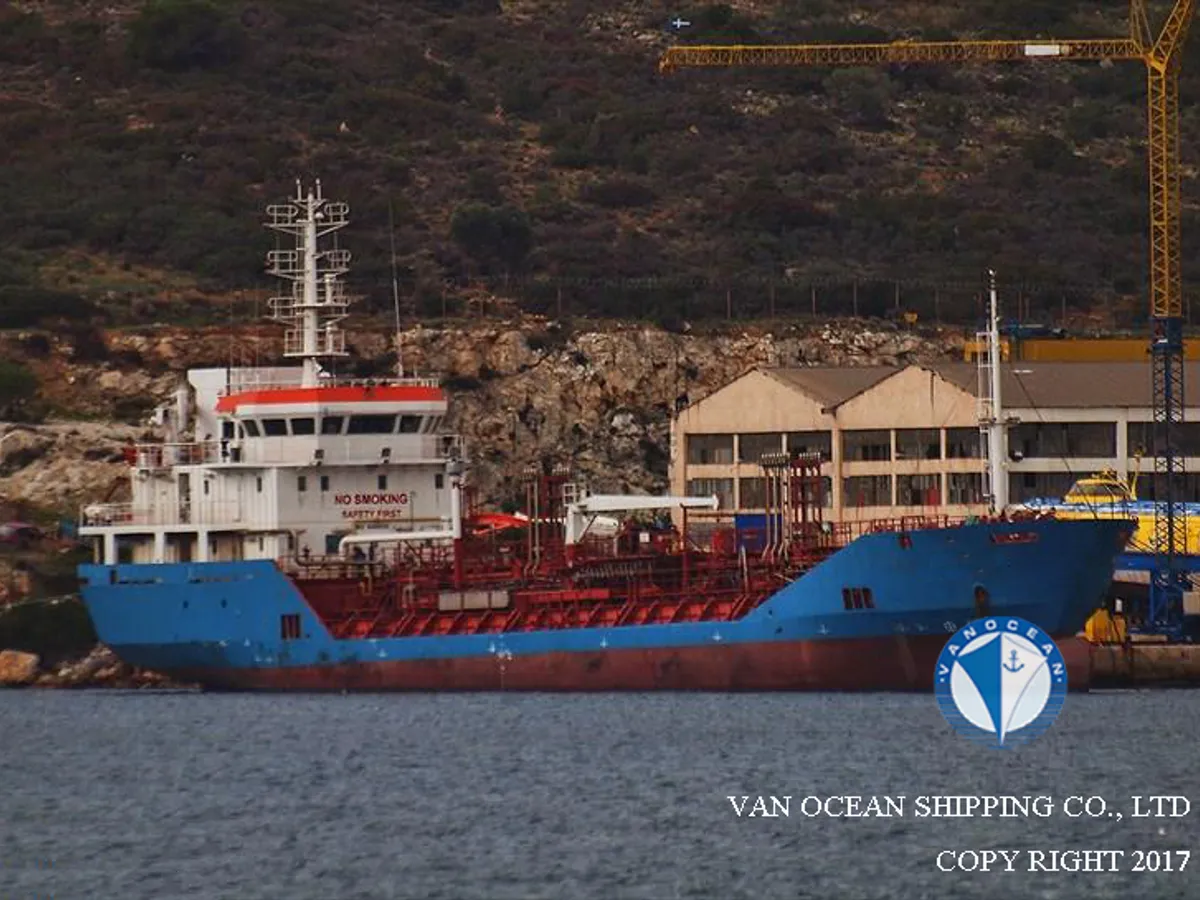 Oil/Chemical tanker for sale