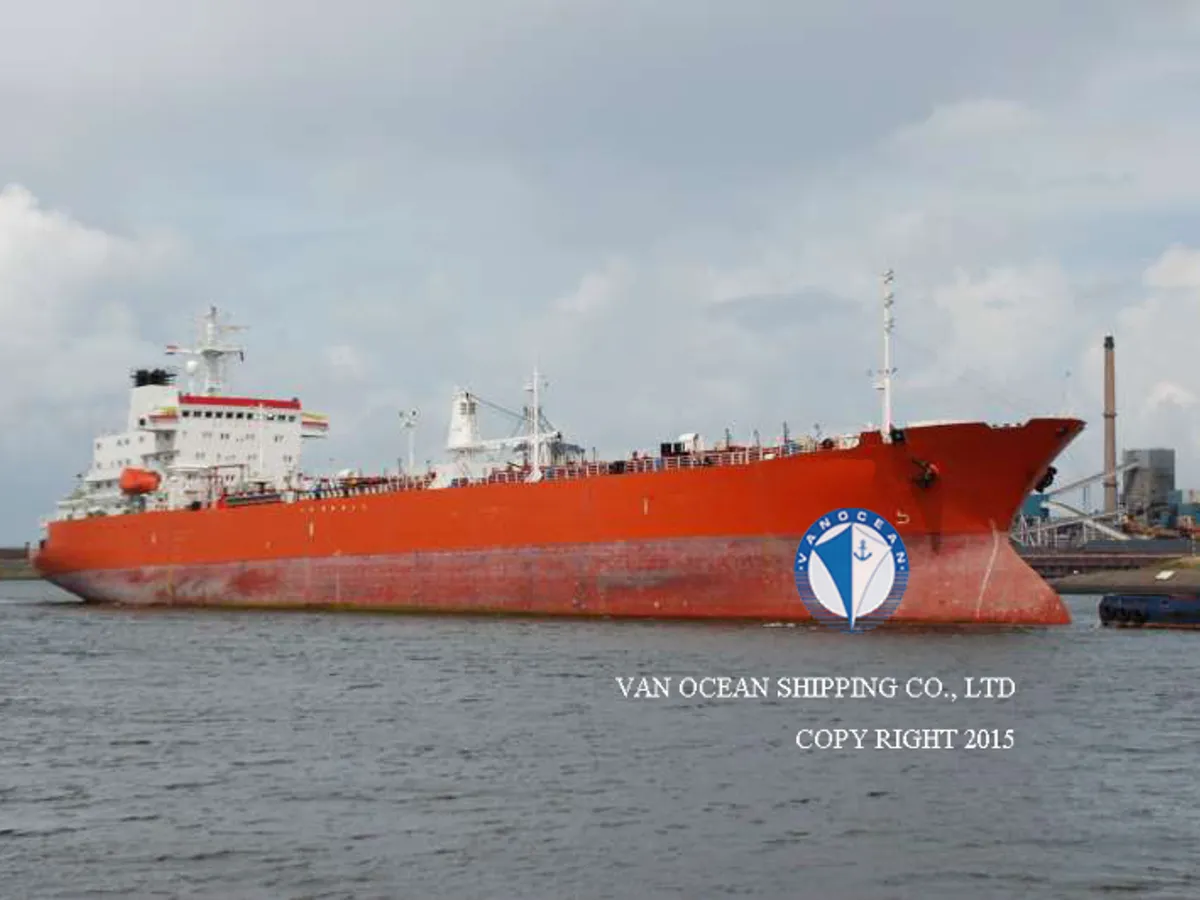 Oil/Chemical tanker for sale