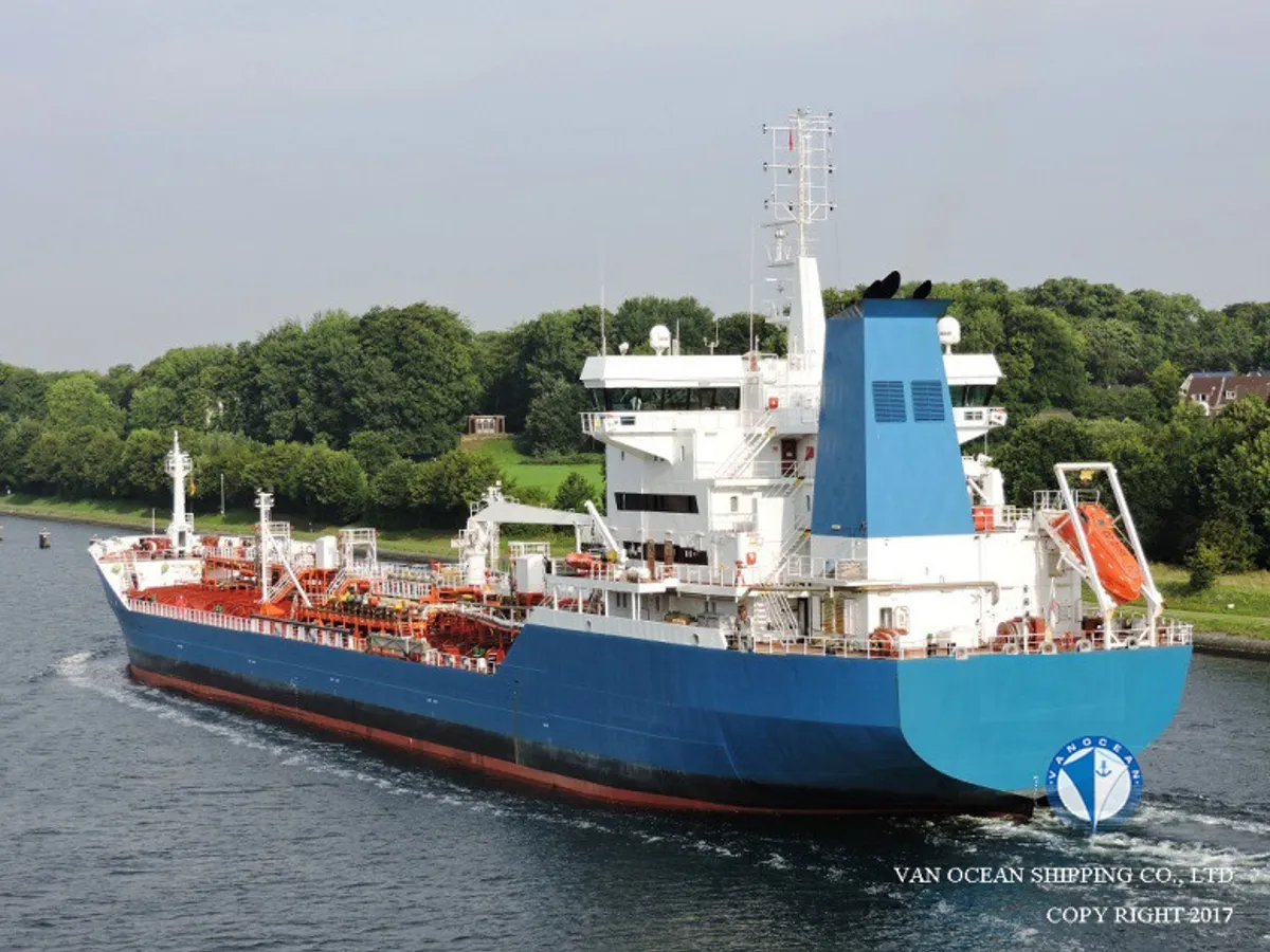 Oil/Chemical tanker for sale