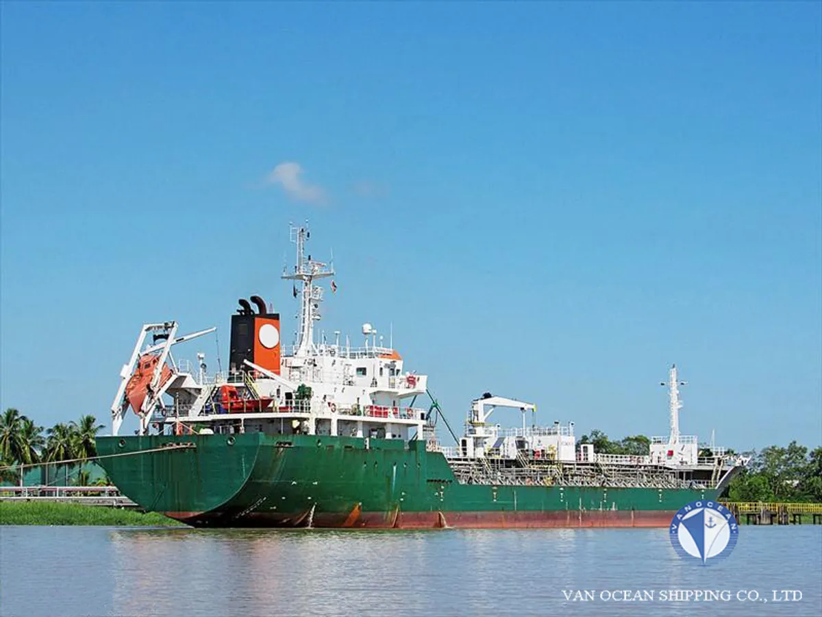 Oil/Chemical tanker for sale