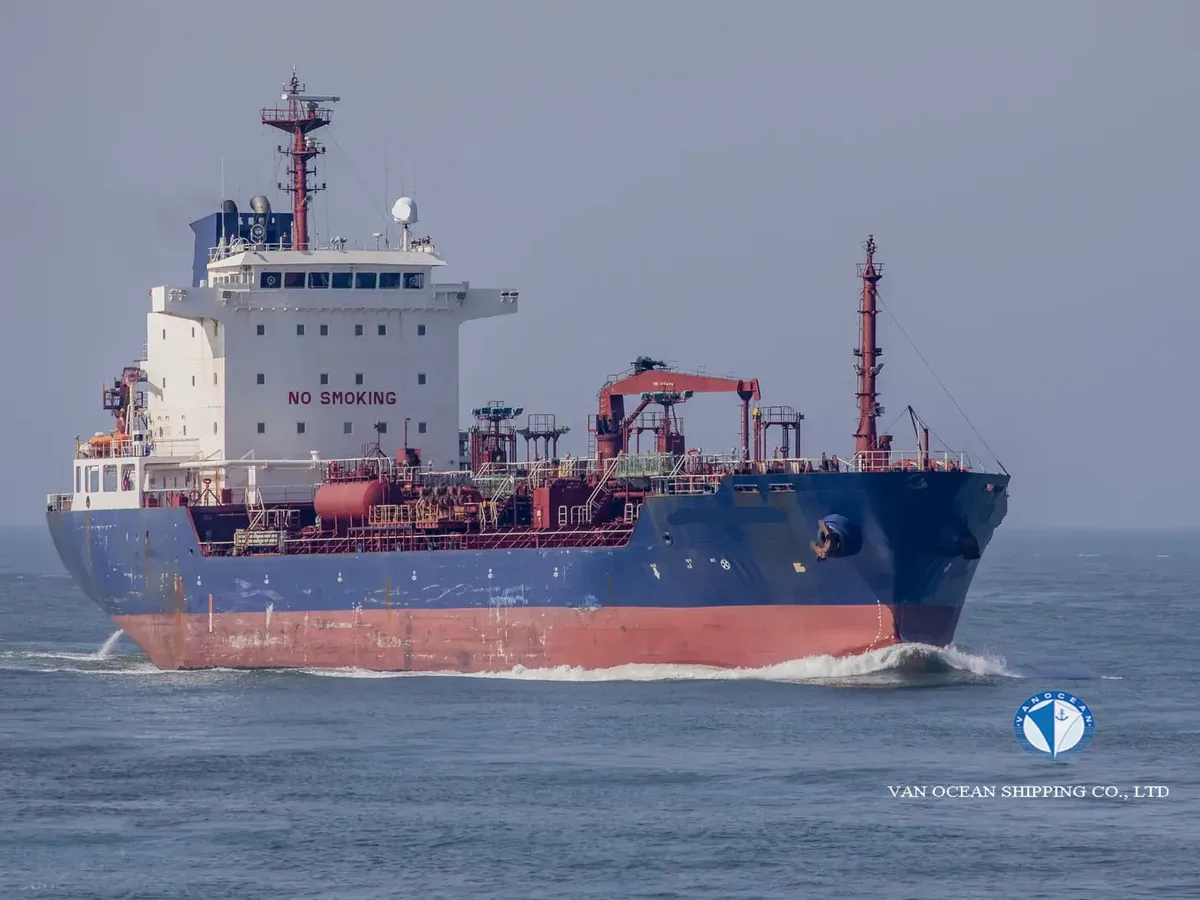 Oil/Chemical tanker for sale