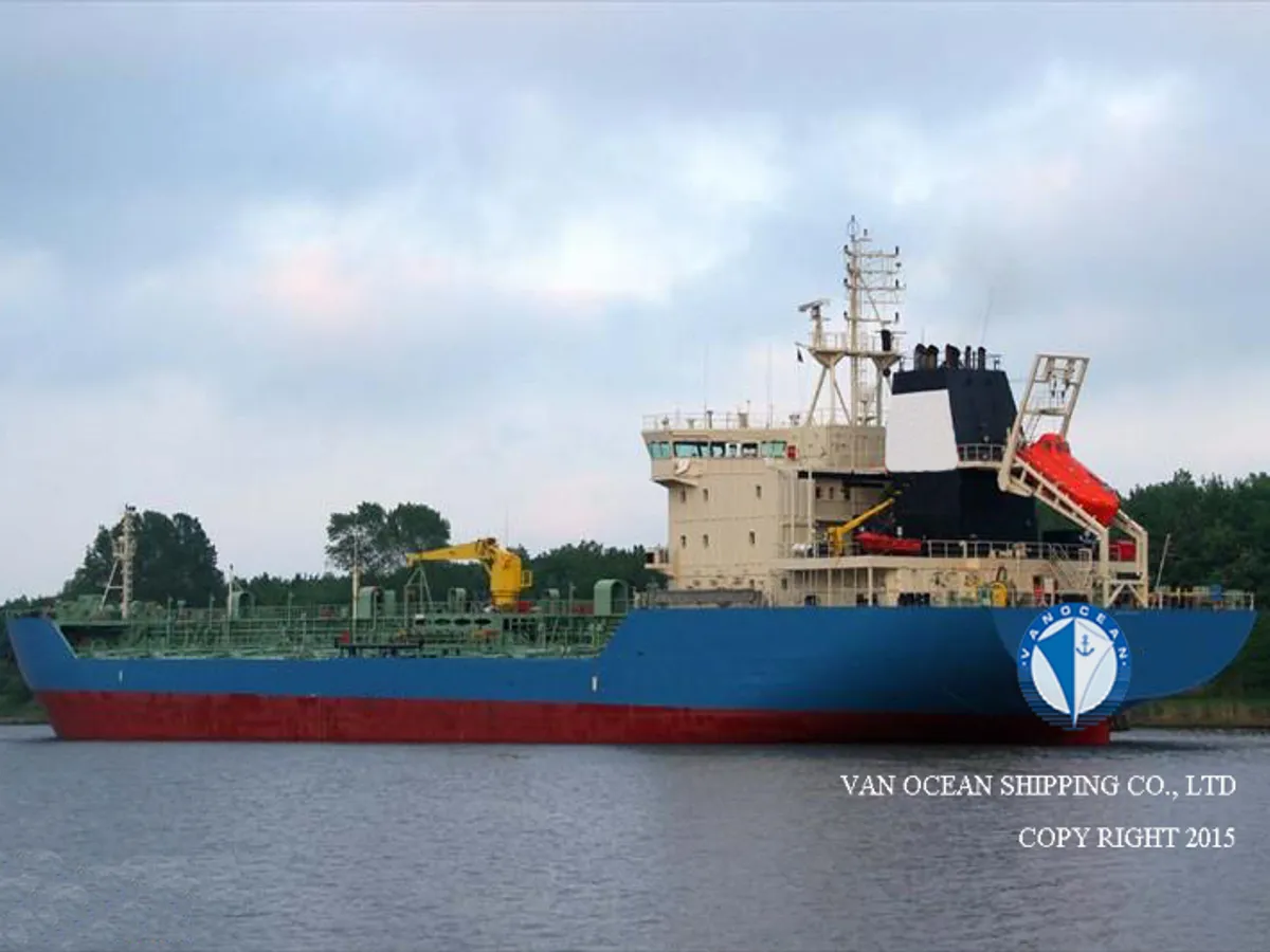 Oil/Chemical tanker for sale