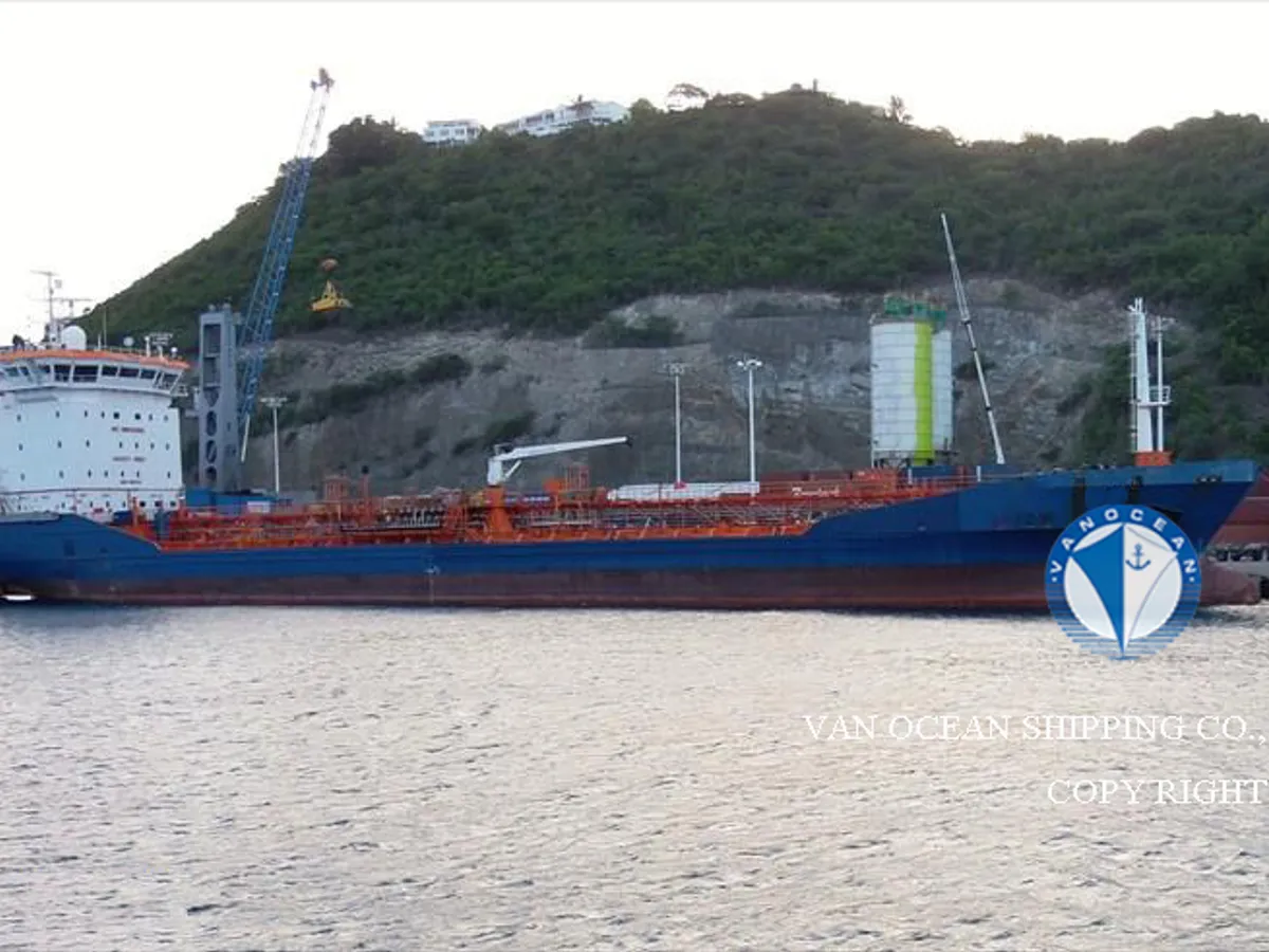 Oil/Chemical tanker for sale
