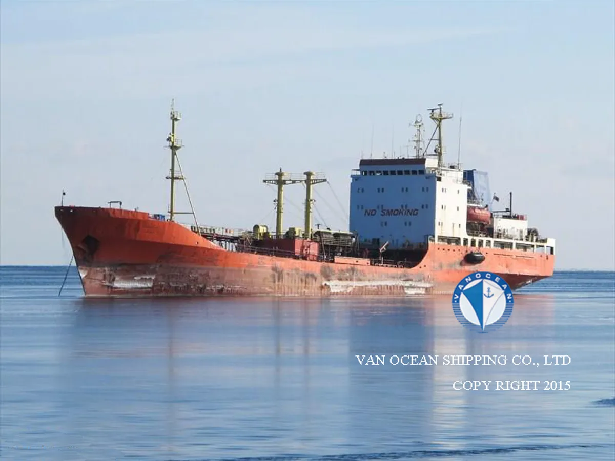 Oil/Chemical tanker for sale