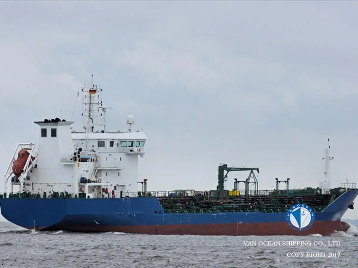 Oil/Chemical tanker for sale