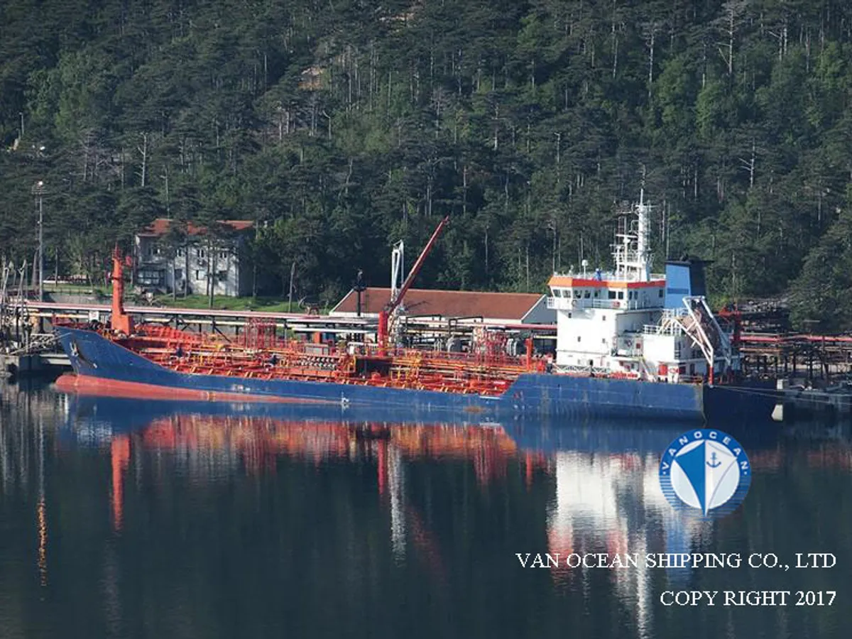 Oil/Chemical tanker for sale