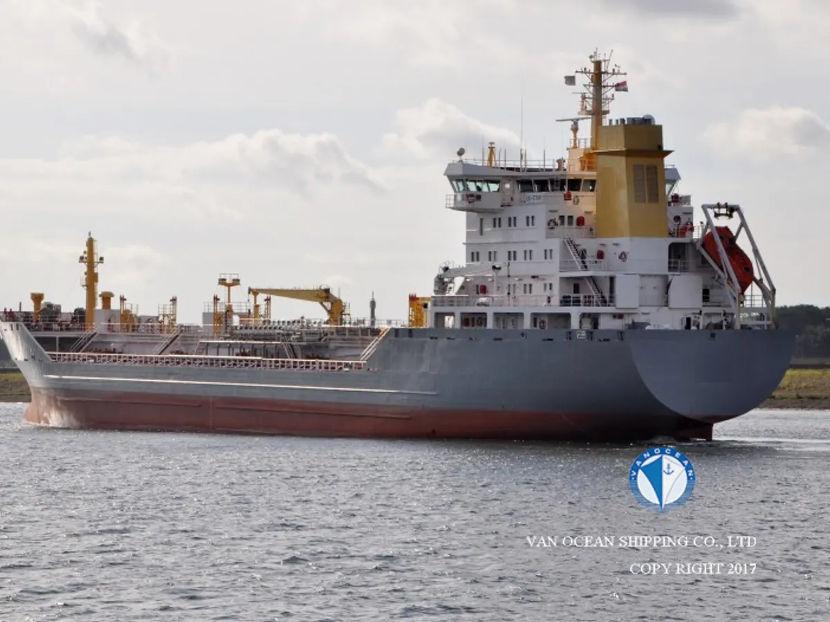 Oil/Chemical tanker for sale