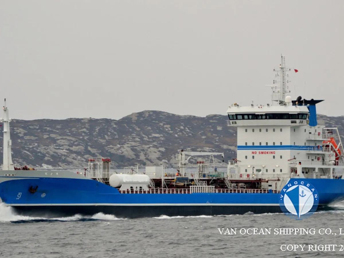 Oil/Chemical tanker for sale