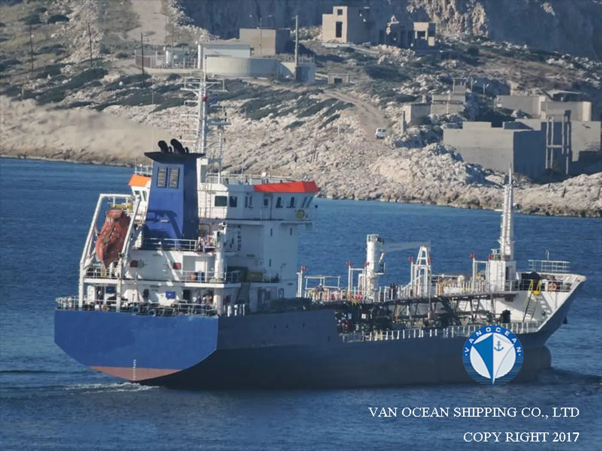 Oil/Chemical tanker for sale