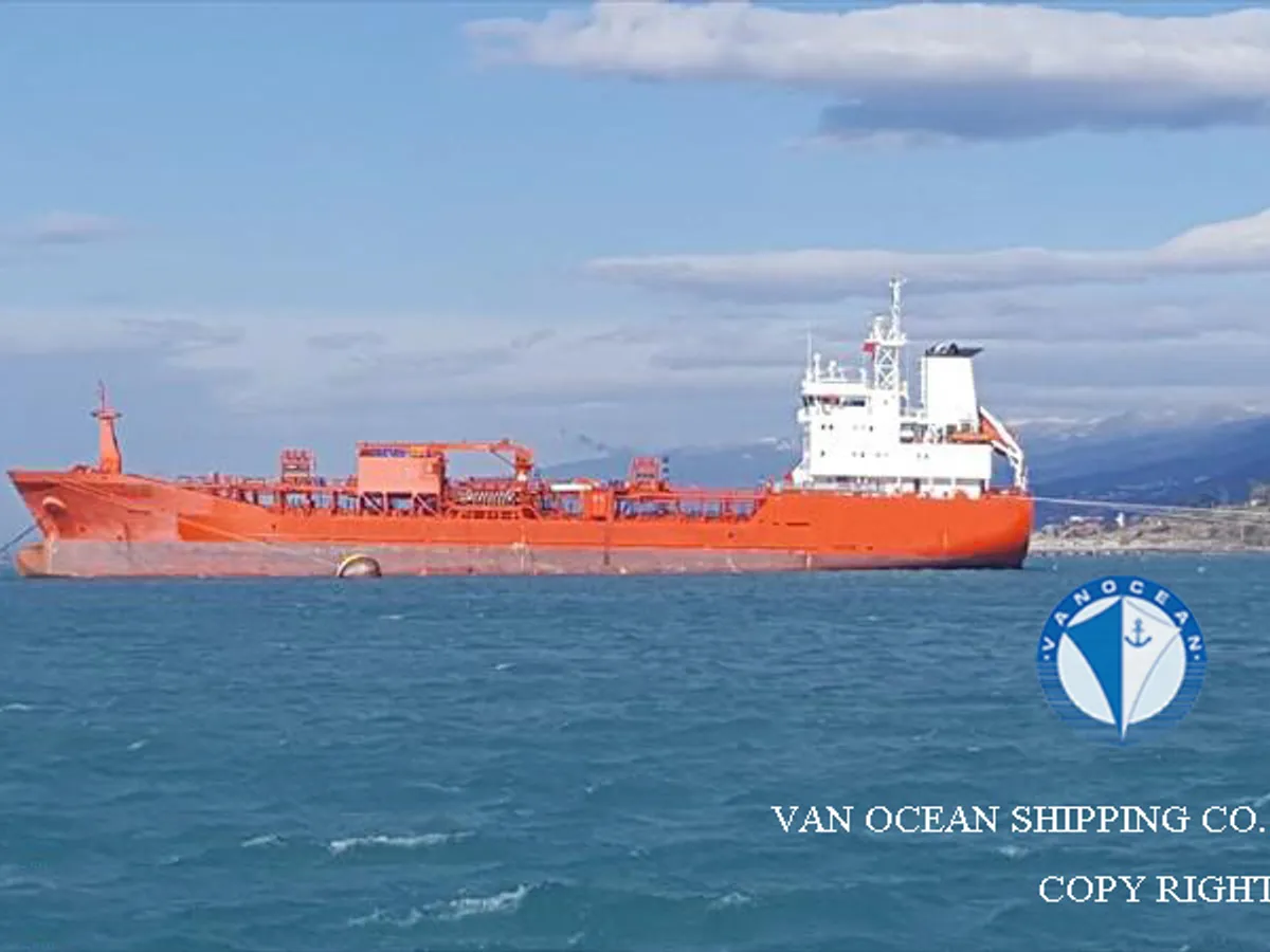 Oil/Chemical tanker for sale