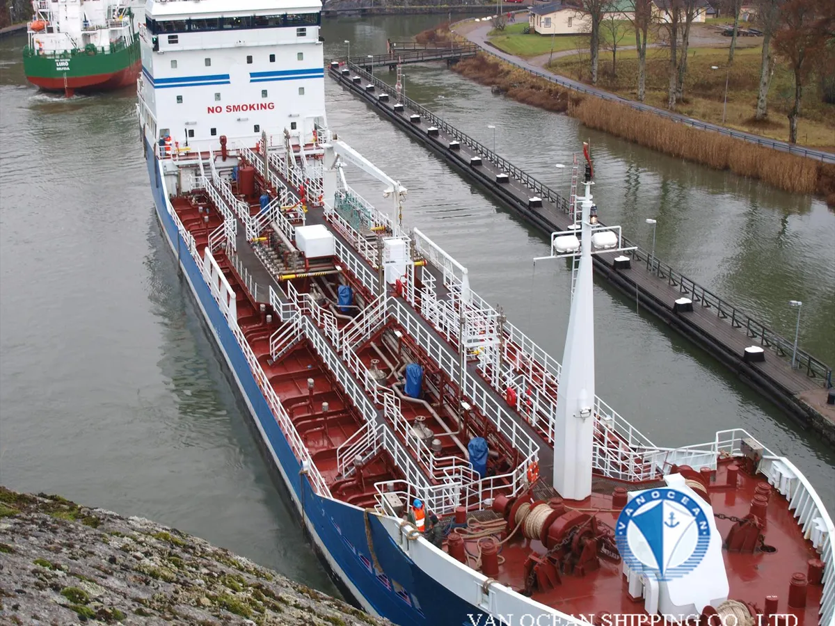 Oil/Chemical tanker for sale
