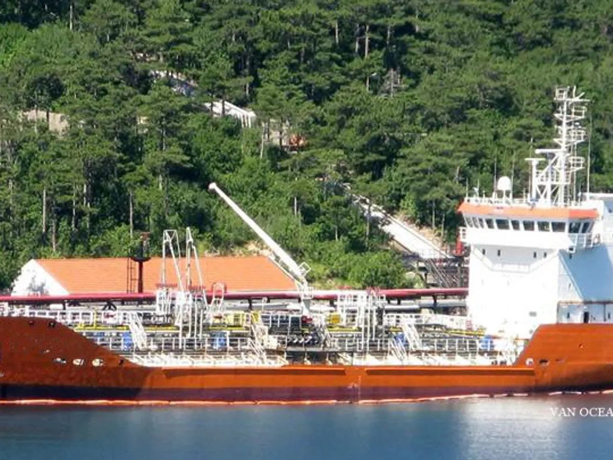 Oil/Chemical tanker for sale