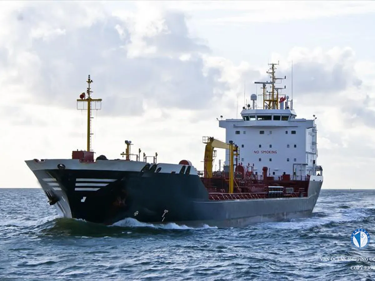 Oil/Chemical tanker for sale