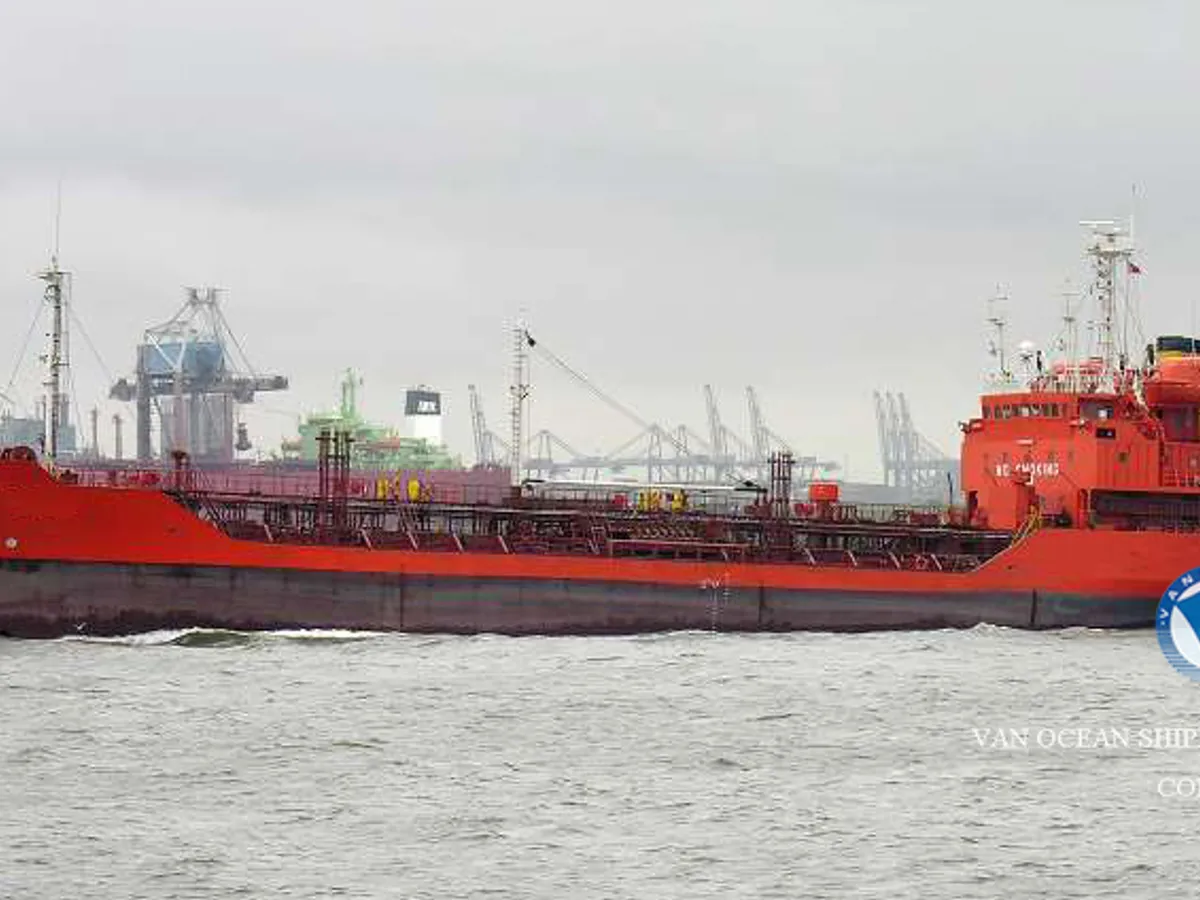 Oil/Chemical tanker for sale