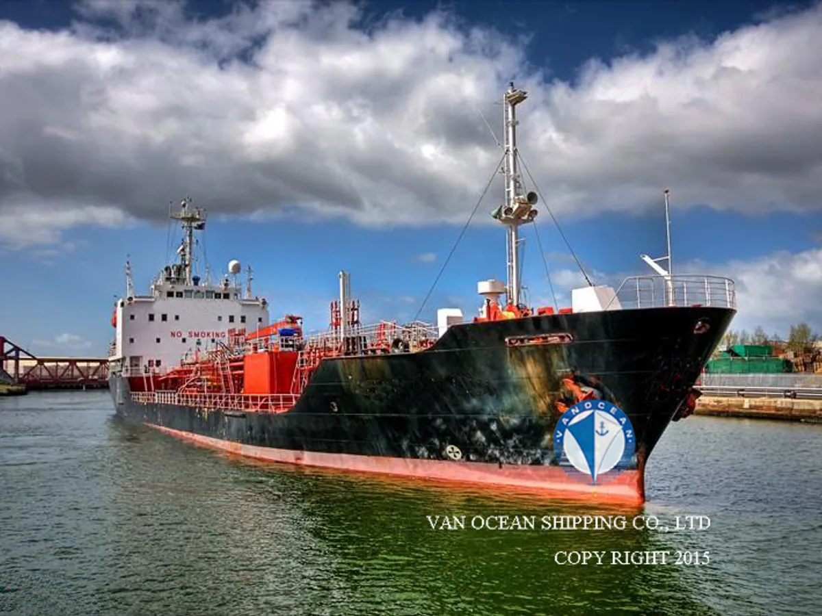 Oil/Chemical tanker for sale