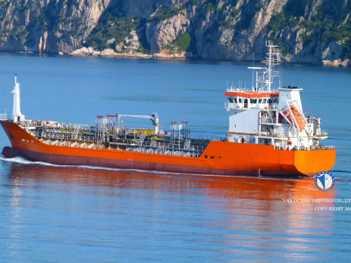 Oil/Chemical tanker for sale