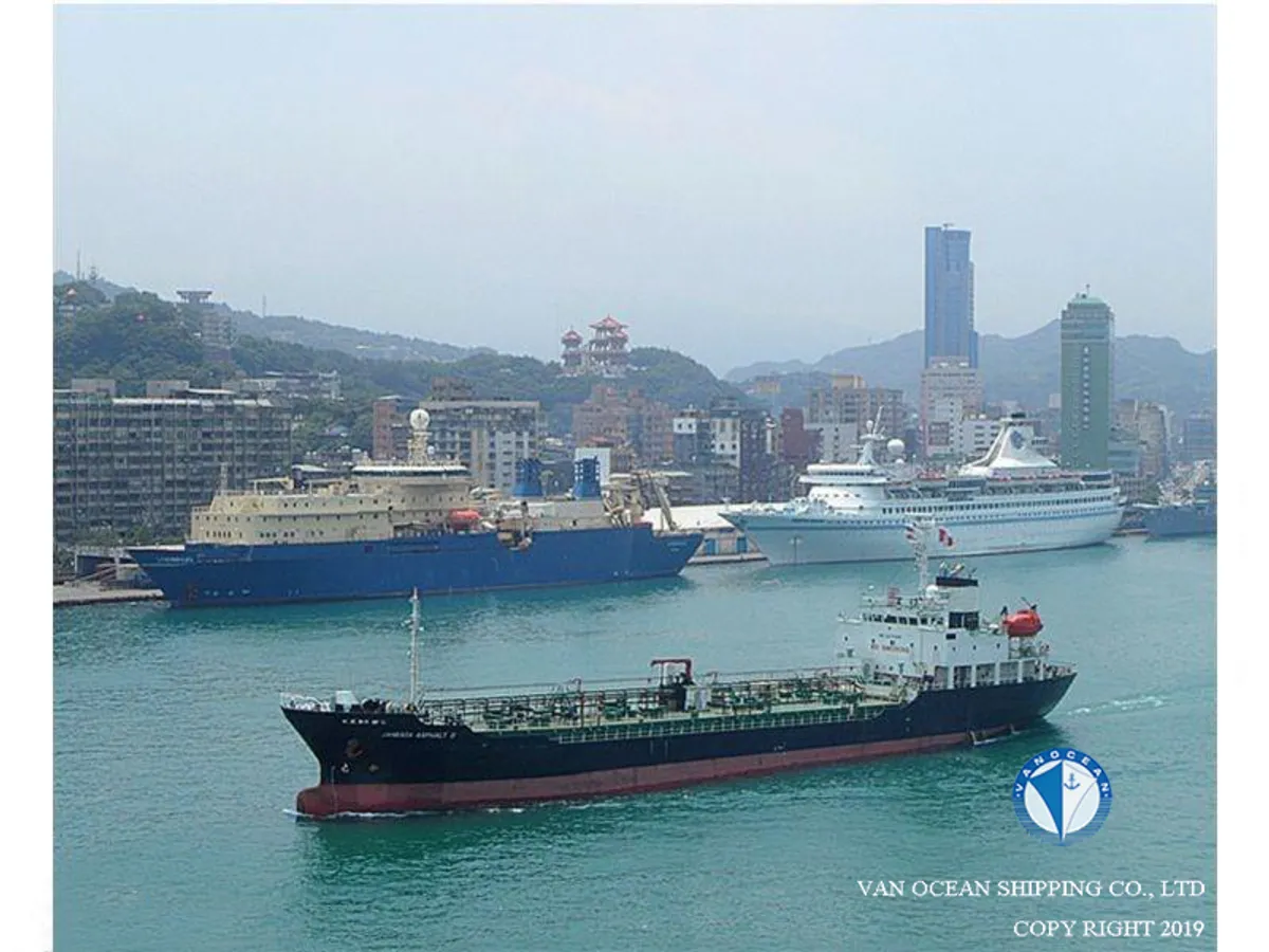 Oil/Chemical tanker for sale