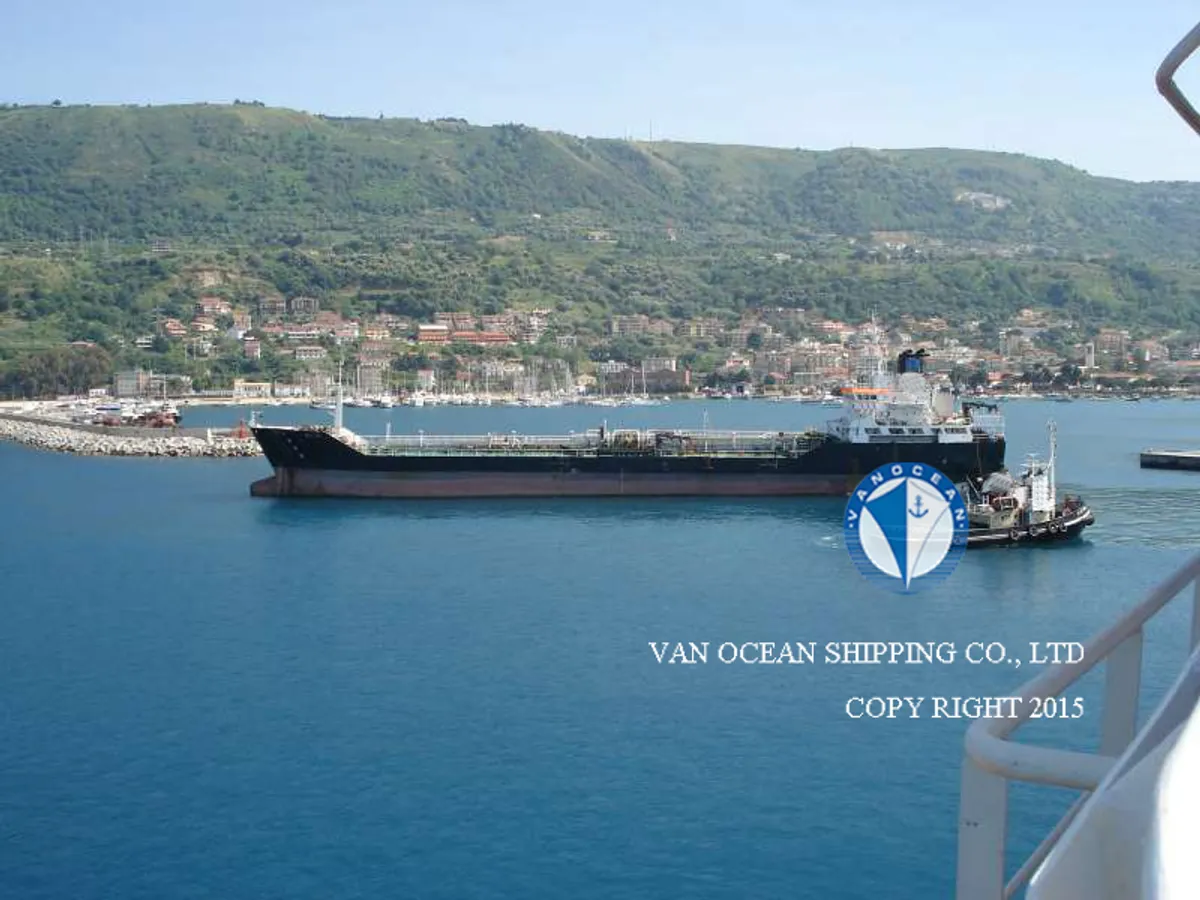 Oil/Chemical tanker for sale