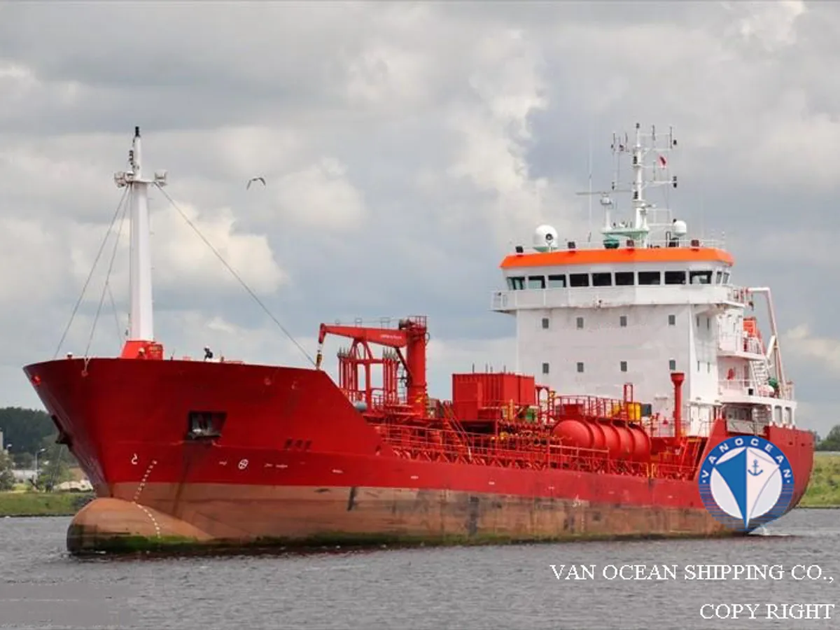 Oil/Chemical tanker for sale