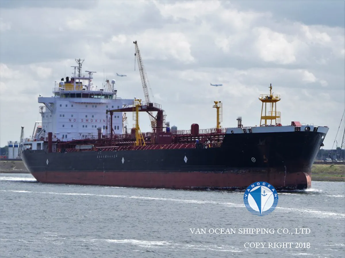 Oil/Chemical tanker for sale