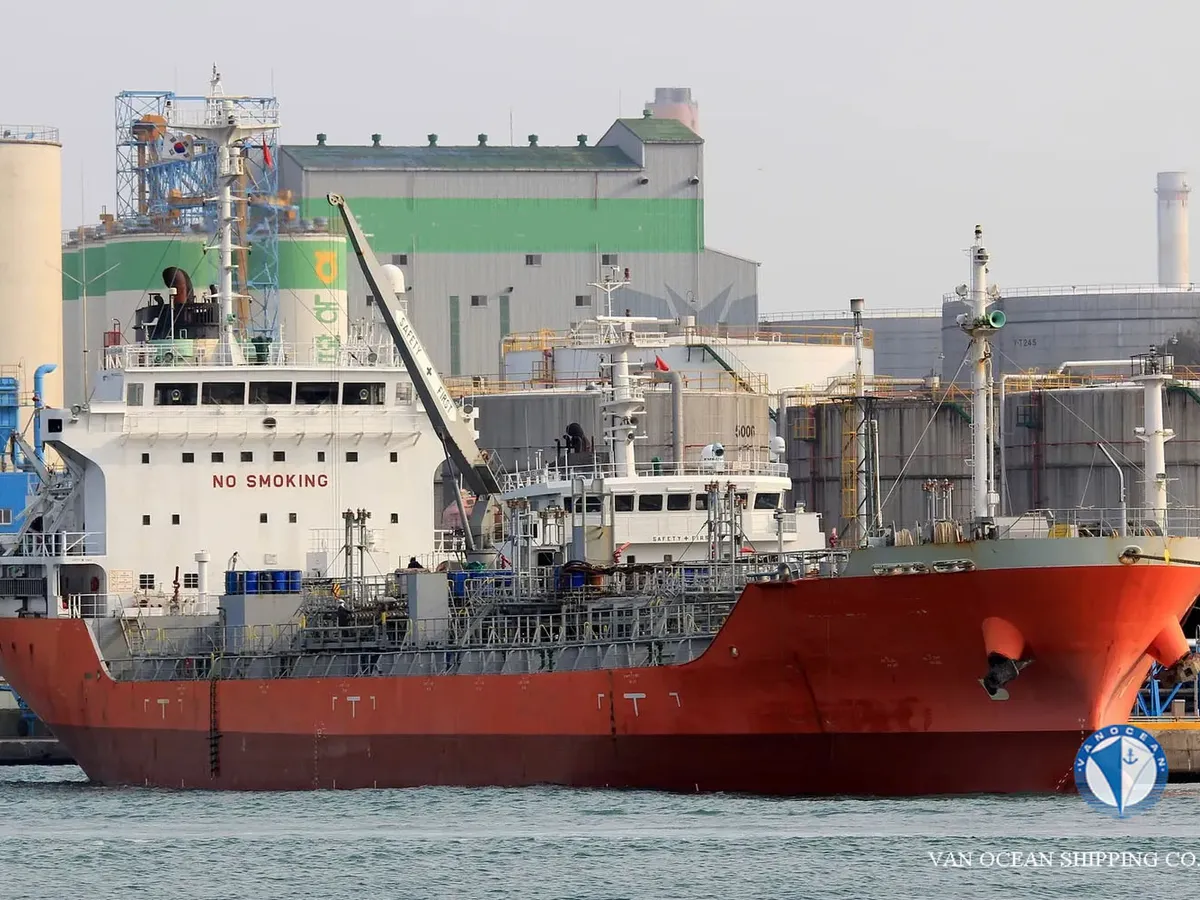 Oil/Chemical tanker for sale
