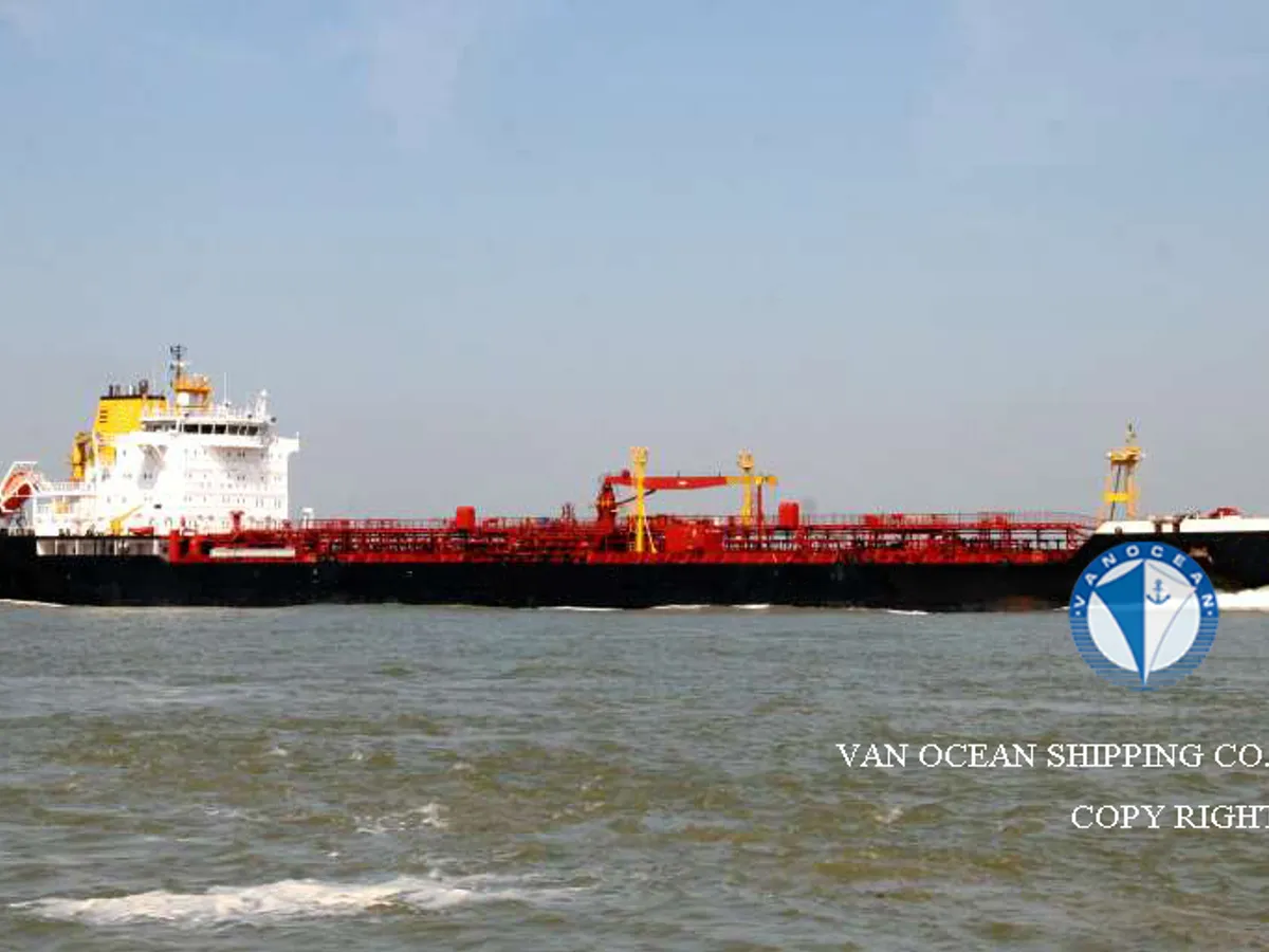 Oil/Chemical tanker for sale