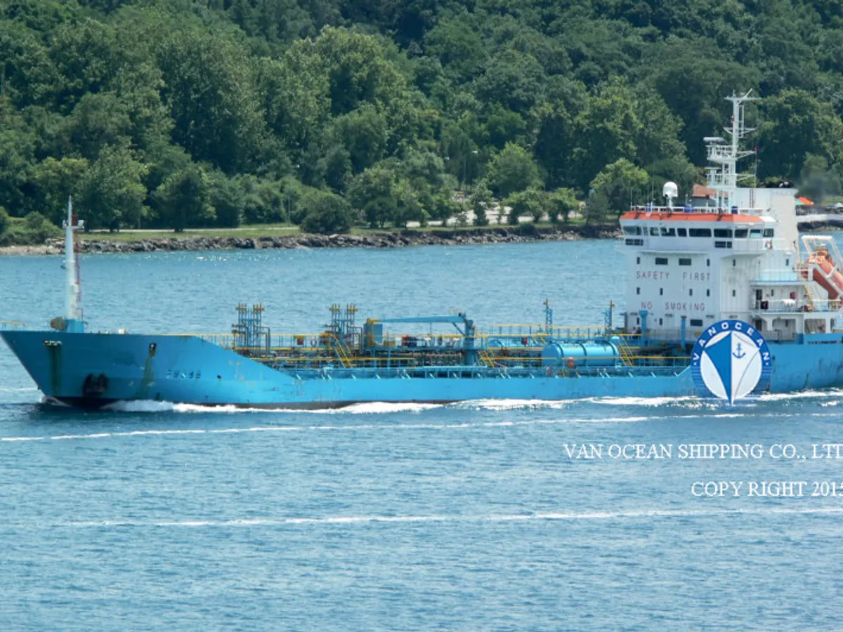 Oil/Chemical tanker for sale