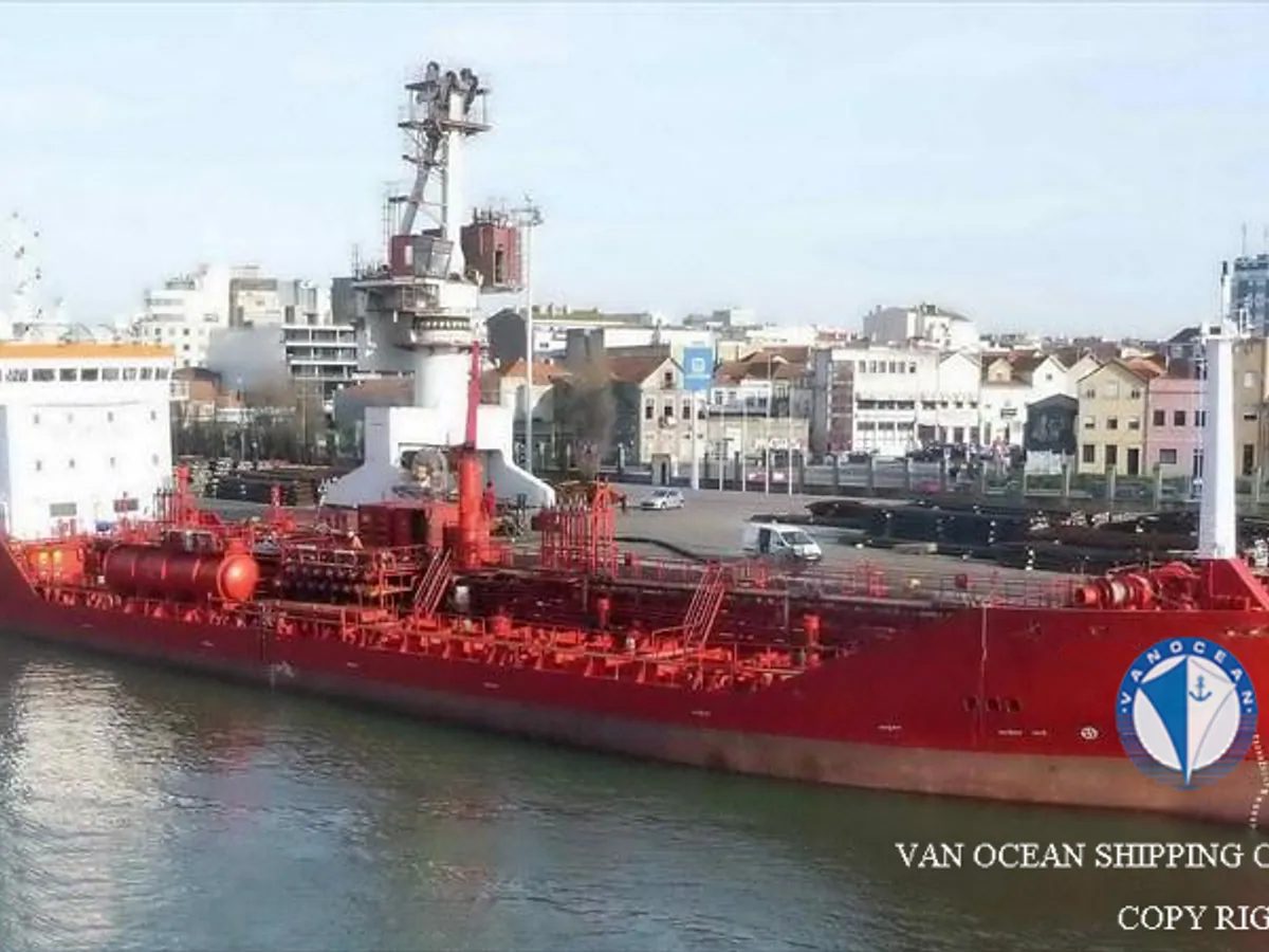 Oil/Chemical tanker for sale