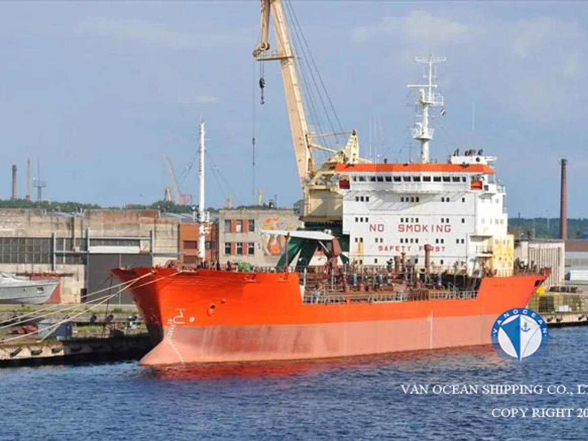 Oil/Chemical tanker for sale