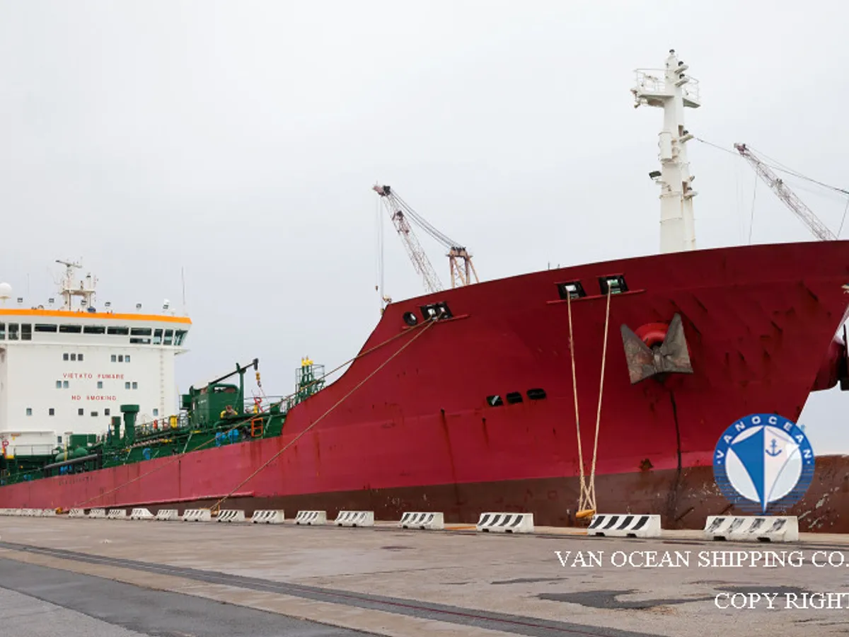 Oil/Chemical tanker for sale