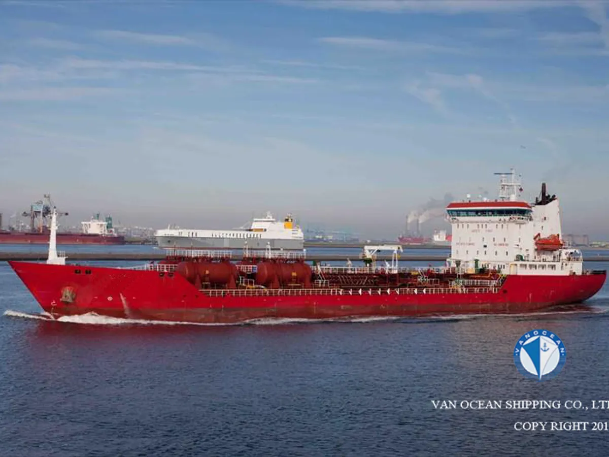 Oil/Chemical tanker for sale
