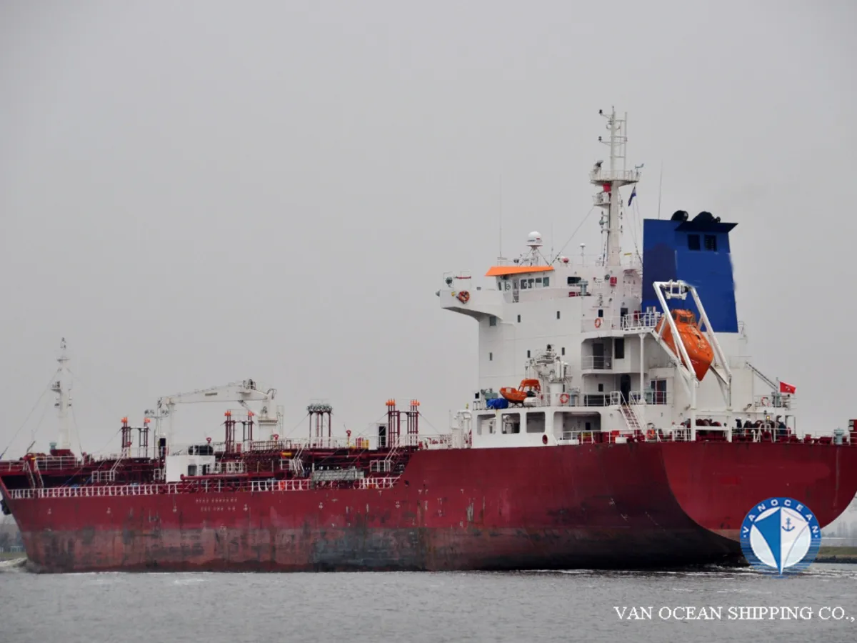 Oil/Chemical tanker for sale