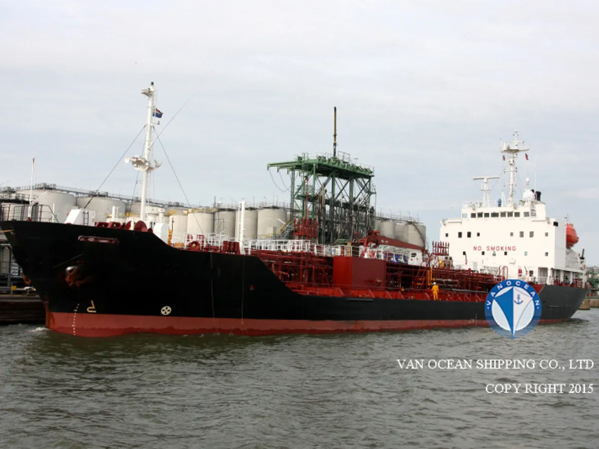 Oil/Chemical tanker for sale