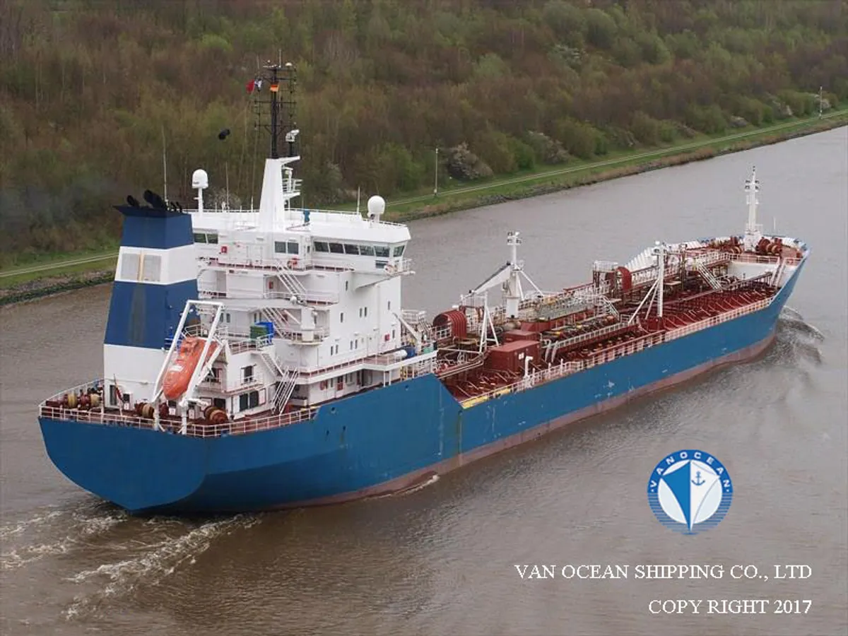Oil/Chemical tanker for sale