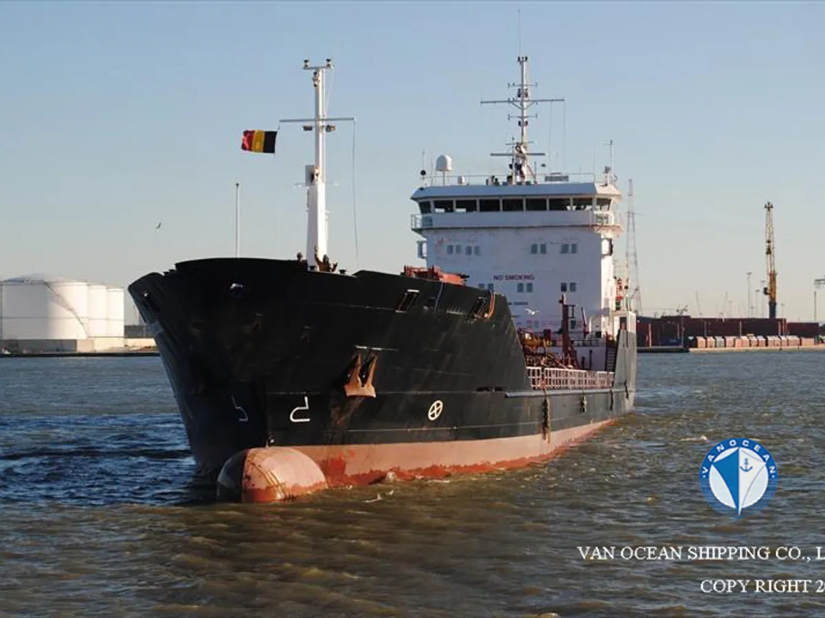 Oil/Chemical tanker for sale