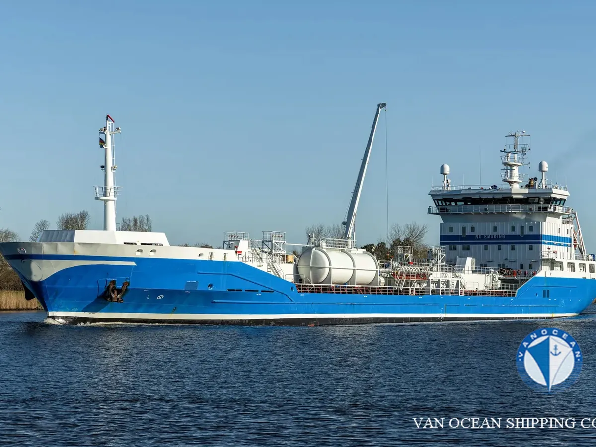 Oil/Chemical tanker for sale