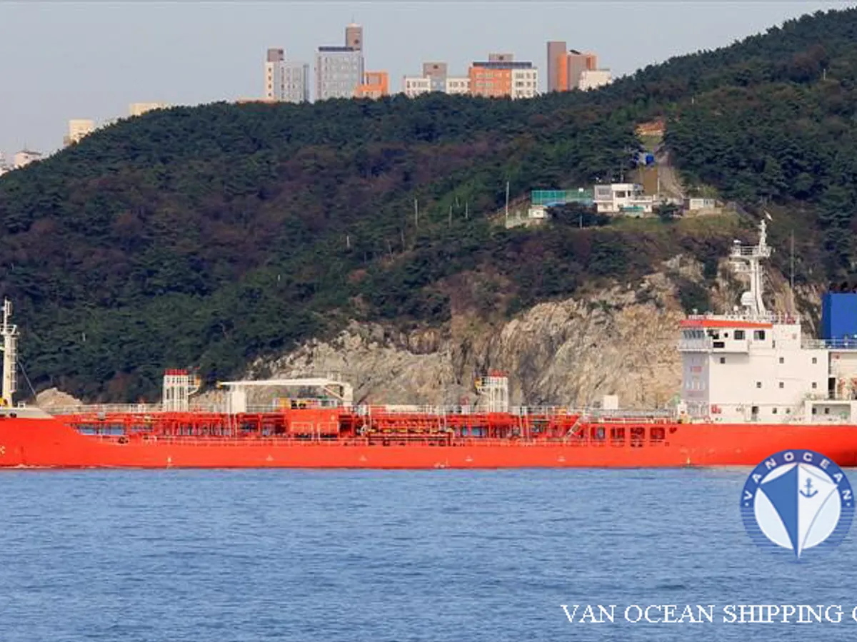 Oil/Chemical tanker for sale