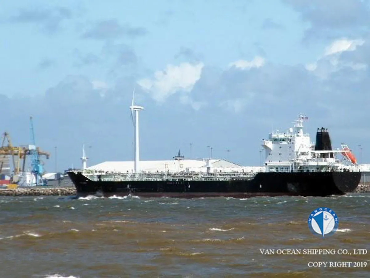 Oil/Chemical tanker for sale