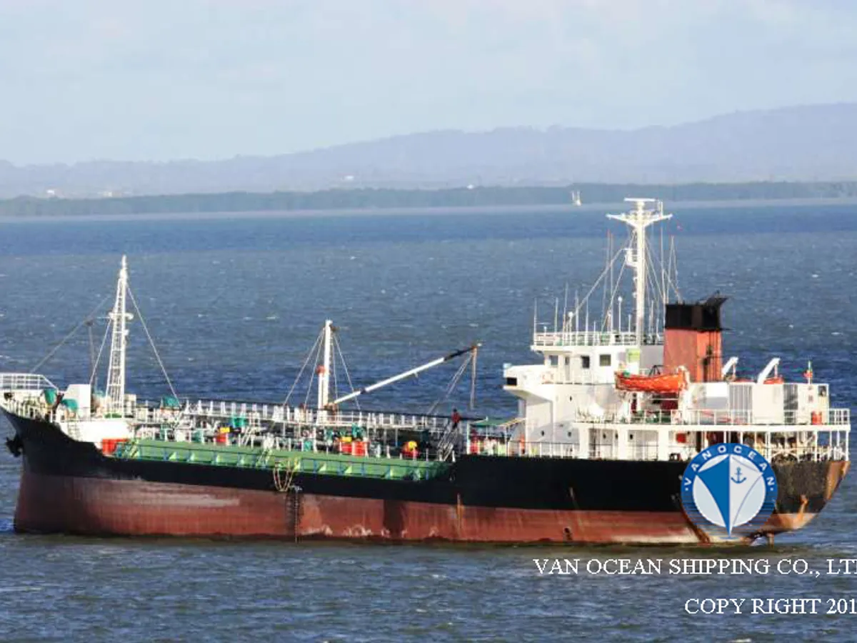 Oil/Chemical tanker for sale
