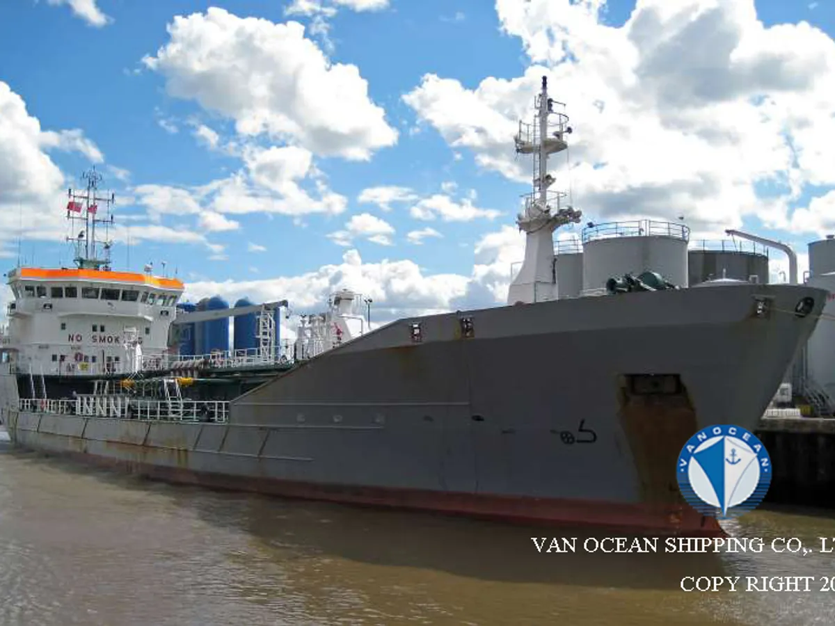 Oil/Chemical tanker for sale
