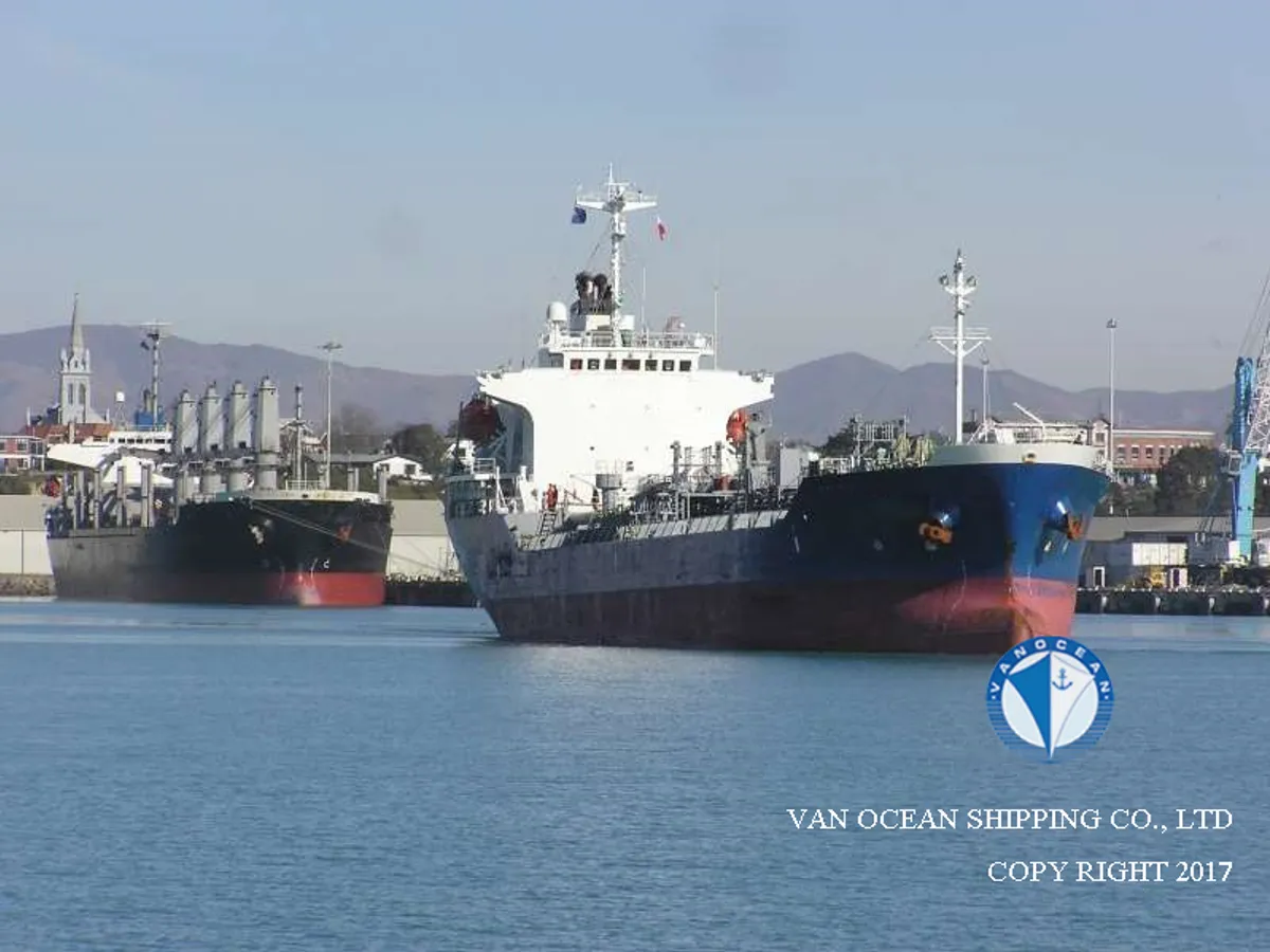 Oil/Chemical tanker for sale